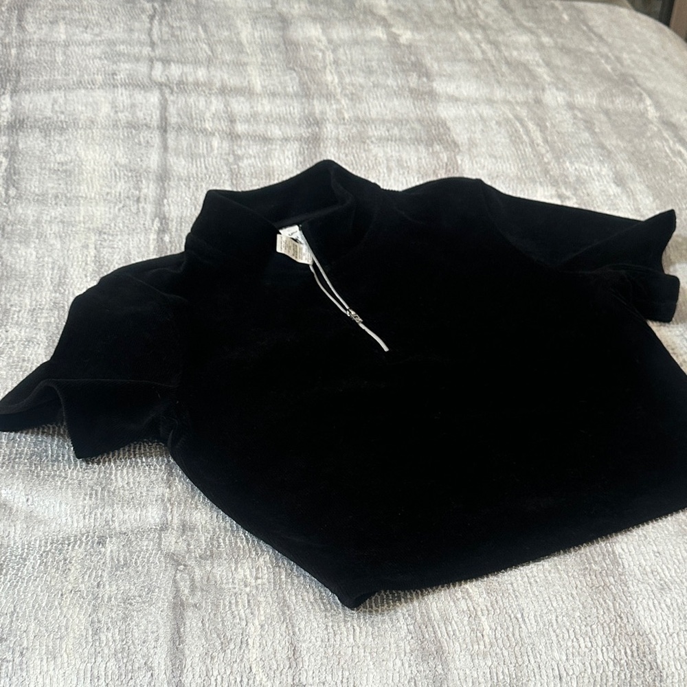 ALO Yoga Black Crop Top - Picture 6 of 6